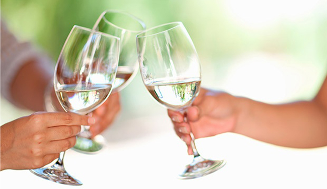 Glasses of white wines