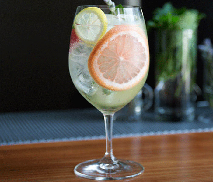 Garden Gin & Tonic with fruits