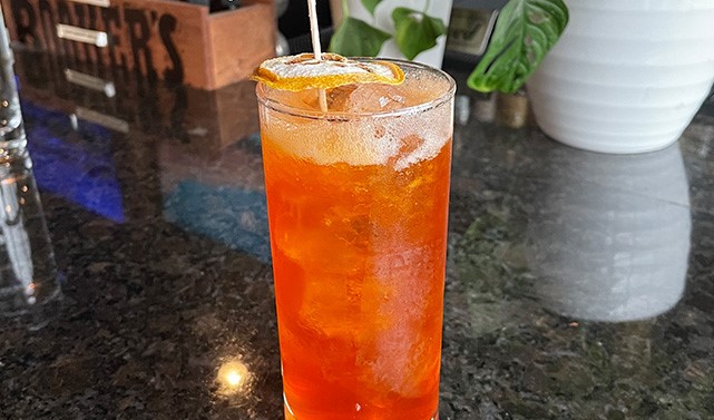 Sunrise cocktail with lemon slice